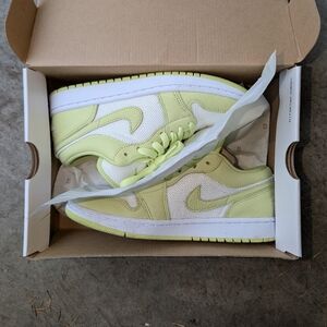 Air Jordan Low Summit Women's 7.5 Fishnet Lime Green and White Sneakersight